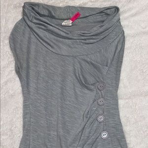 Women’s shirt.